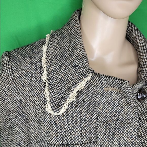 April May beautiful texture, classic Tweed coat. - Picture 9 of 13
